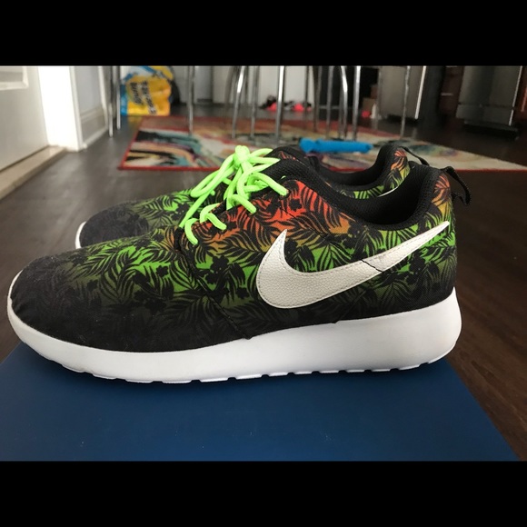 Multicolor Nike Roshe running sneaker size 6.5 - Picture 3 of 4